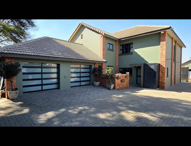 5 BEDROOM HOUSE FOR SALE IN GROENKOL